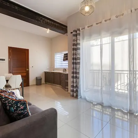 Designer With Comfy Sofa, Large Tv, Wifi & 2 King Sized Beds By 360 Estates * San Julián