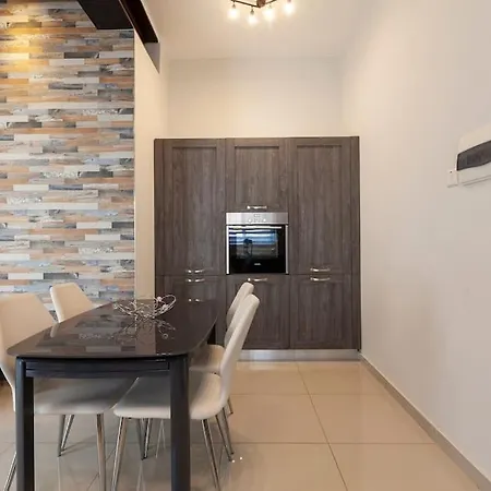Designer With Comfy Sofa, Large Tv, Wifi & 2 King Sized Beds By 360 Estates Apartamento San Julián