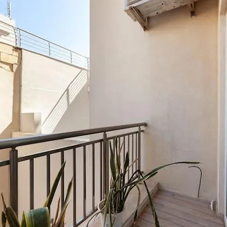 Apartamento Designer With Comfy Sofa, Large Tv, Wifi & 2 King Sized Beds By 360 Estates