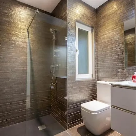 Apartamento Designer With Comfy Sofa, Large Tv, Wifi & 2 King Sized Beds By 360 Estates San Julián
