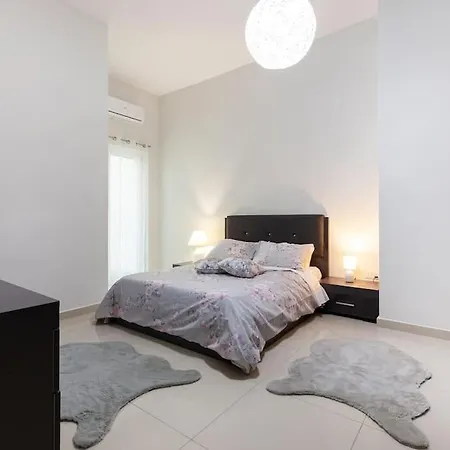 Designer With Comfy Sofa, Large Tv, Wifi & 2 King Sized Beds By 360 Estates Apartament