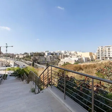 Designer With Comfy Sofa, Large Tv, Wifi & 2 King Sized Beds By 360 Estates Apartament *